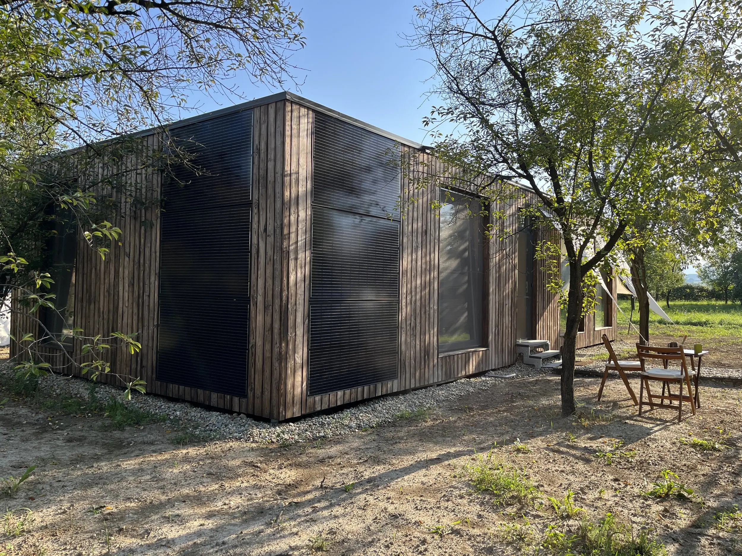 Casa metalica sau caramida - off-grid