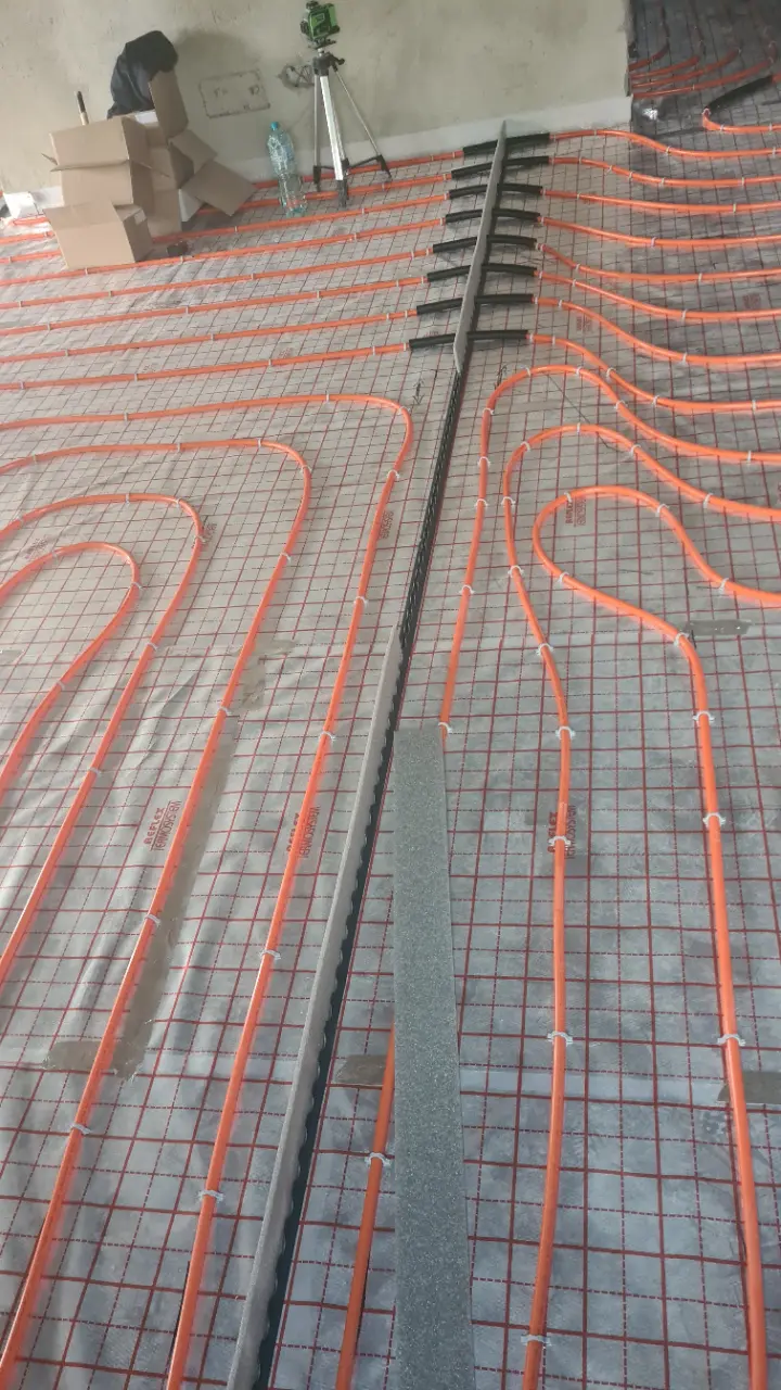 Profil pentru rost de dilatare prin tevi (si in loc de taiere sapa)